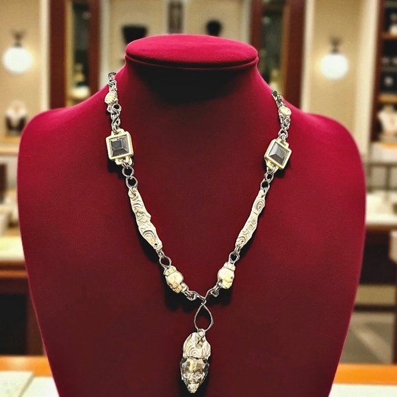 Mixed Media Crystal Skull Pendant &  VNTG Art-Deco Black Onyx & Silver Metalwork - Picture 14 of 17